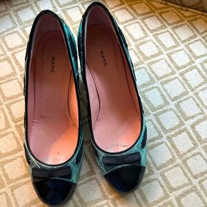 Super Cute Women's Metallic Blue Leather Heels/ Black Patent & Ribbon Accents!